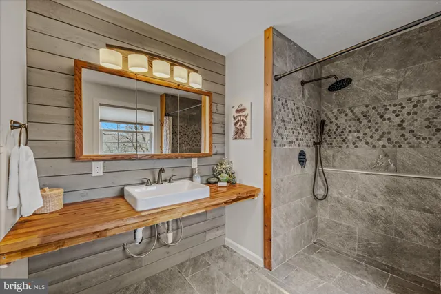 $465,000 | 1636 Eckerd Lane, Berkeley Springs, WV 25411