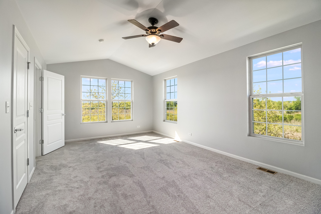 1085 Crane Elgin, IL 60124 - Photo 13 of 23