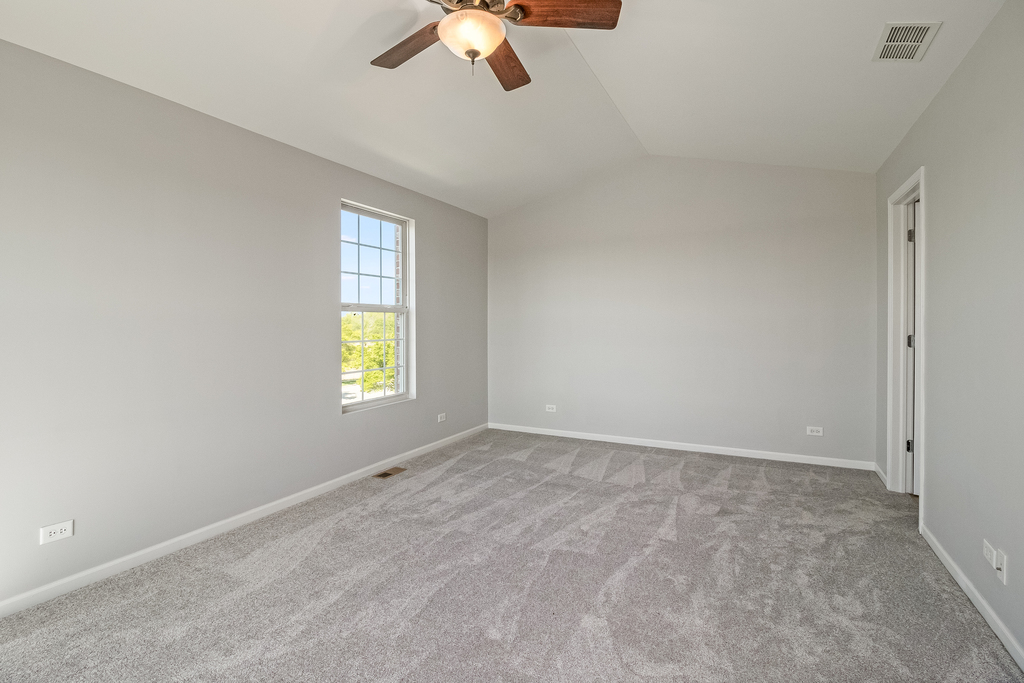 1085 Crane Elgin, IL 60124 - Photo 14 of 23