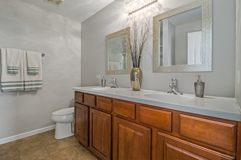 1085 Crane Elgin, IL 60124 - Photo 16 of 23