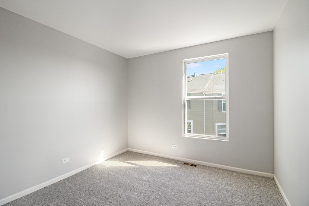 1085 Crane Elgin, IL 60124 - Photo 18 of 23