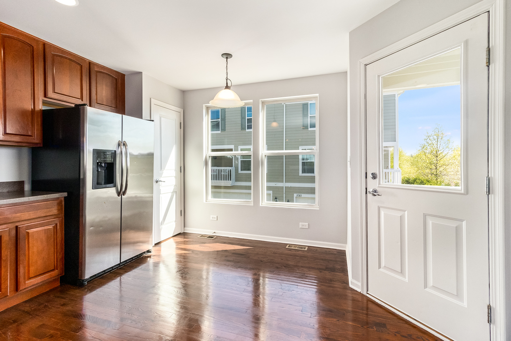 1085 Crane Elgin, IL 60124 - Photo 9 of 23