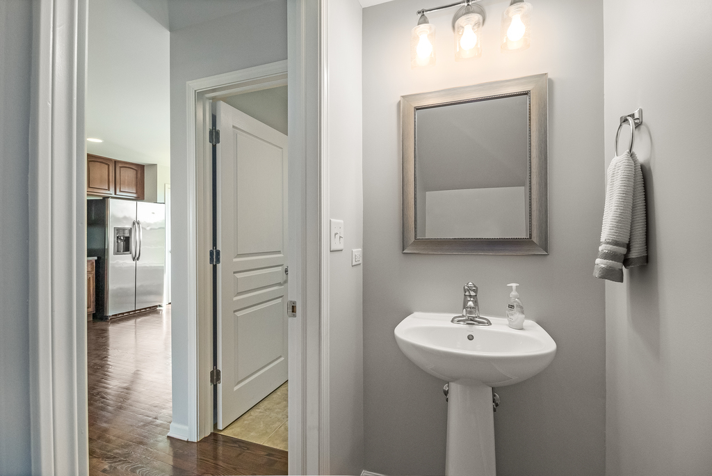 1085 Crane Elgin, IL 60124 - Photo 10 of 23