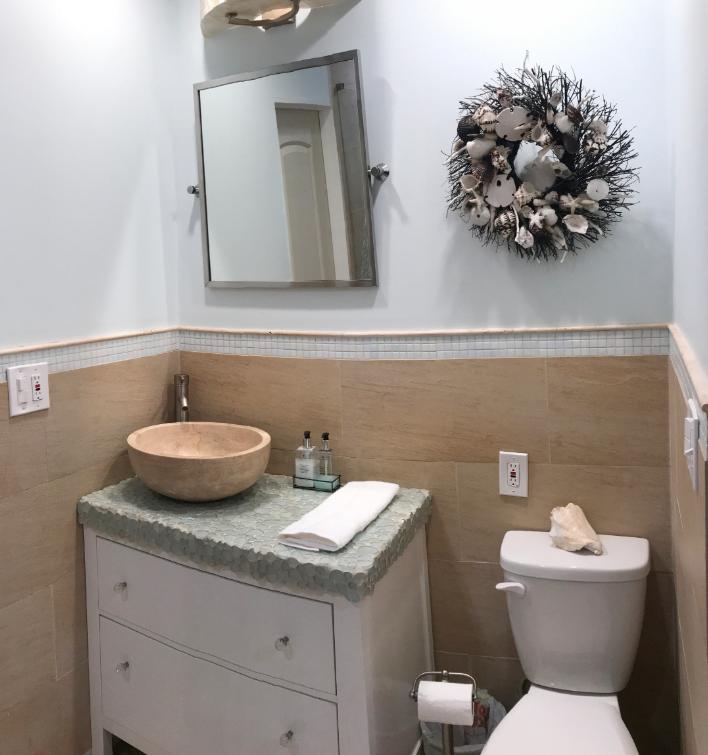 11 Southwest 4th Street Delray Beach, FL 33444 - Photo 21 of 27 Jack and Jill bath