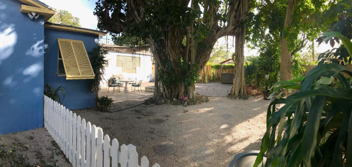 11 Southwest 4th Street Delray Beach, FL 33444 - Photo 5 of 27 Side yard
