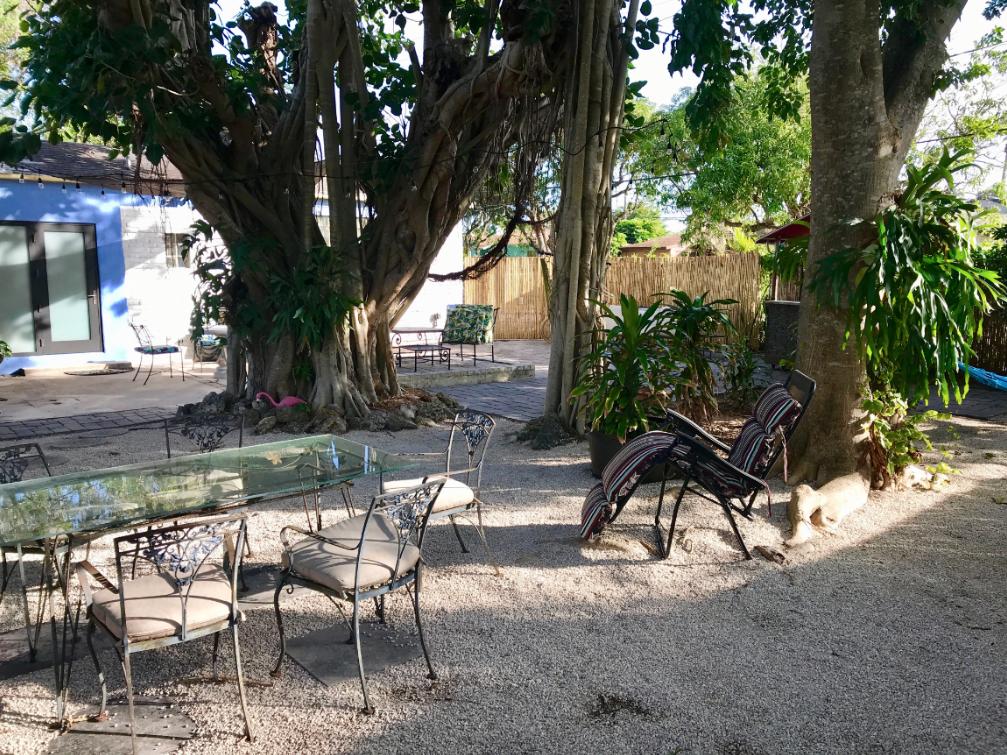 11 Southwest 4th Street Delray Beach, FL 33444 - Photo 6 of 27 Side yard
