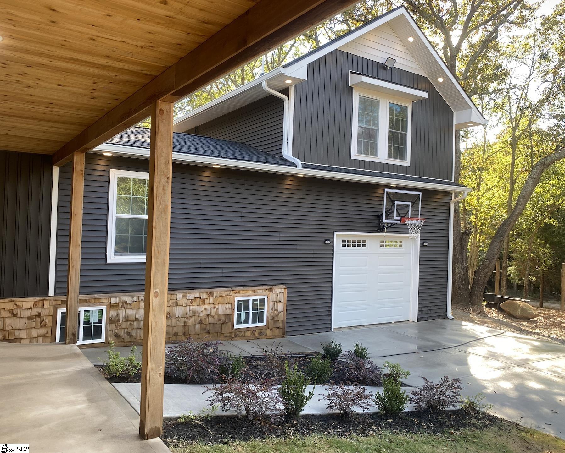 143 Marler Road Gray Court, SC 29645 - Photo 5 of 28