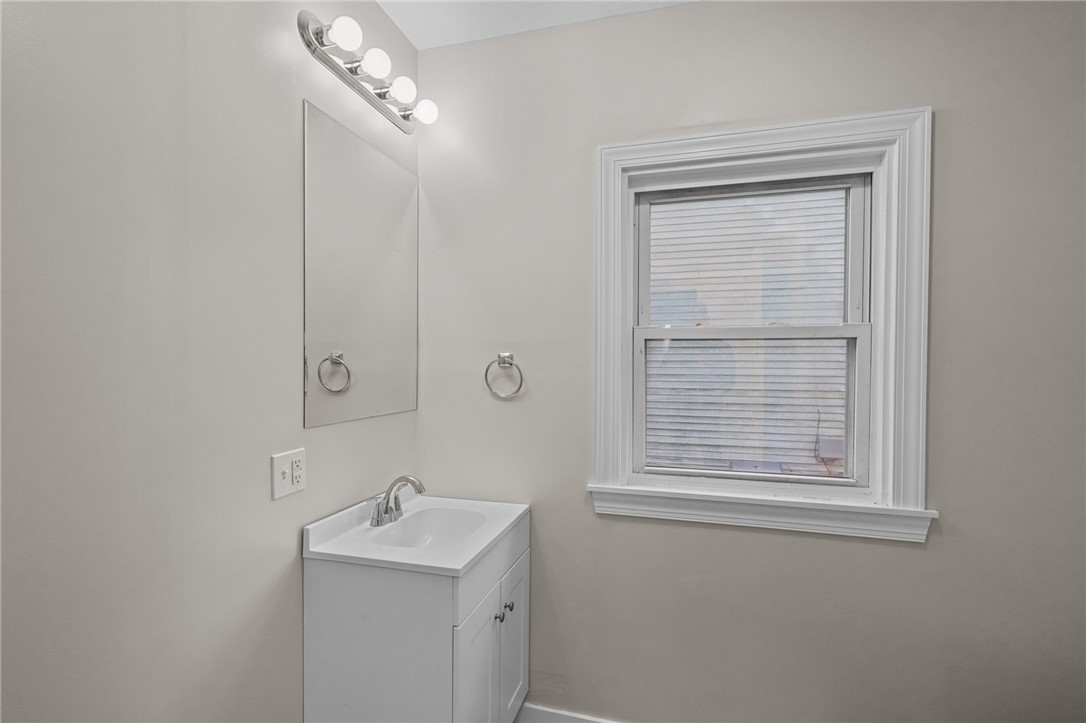 584 Weeden Street Pawtucket, RI 02860 - Photo 4 of 25