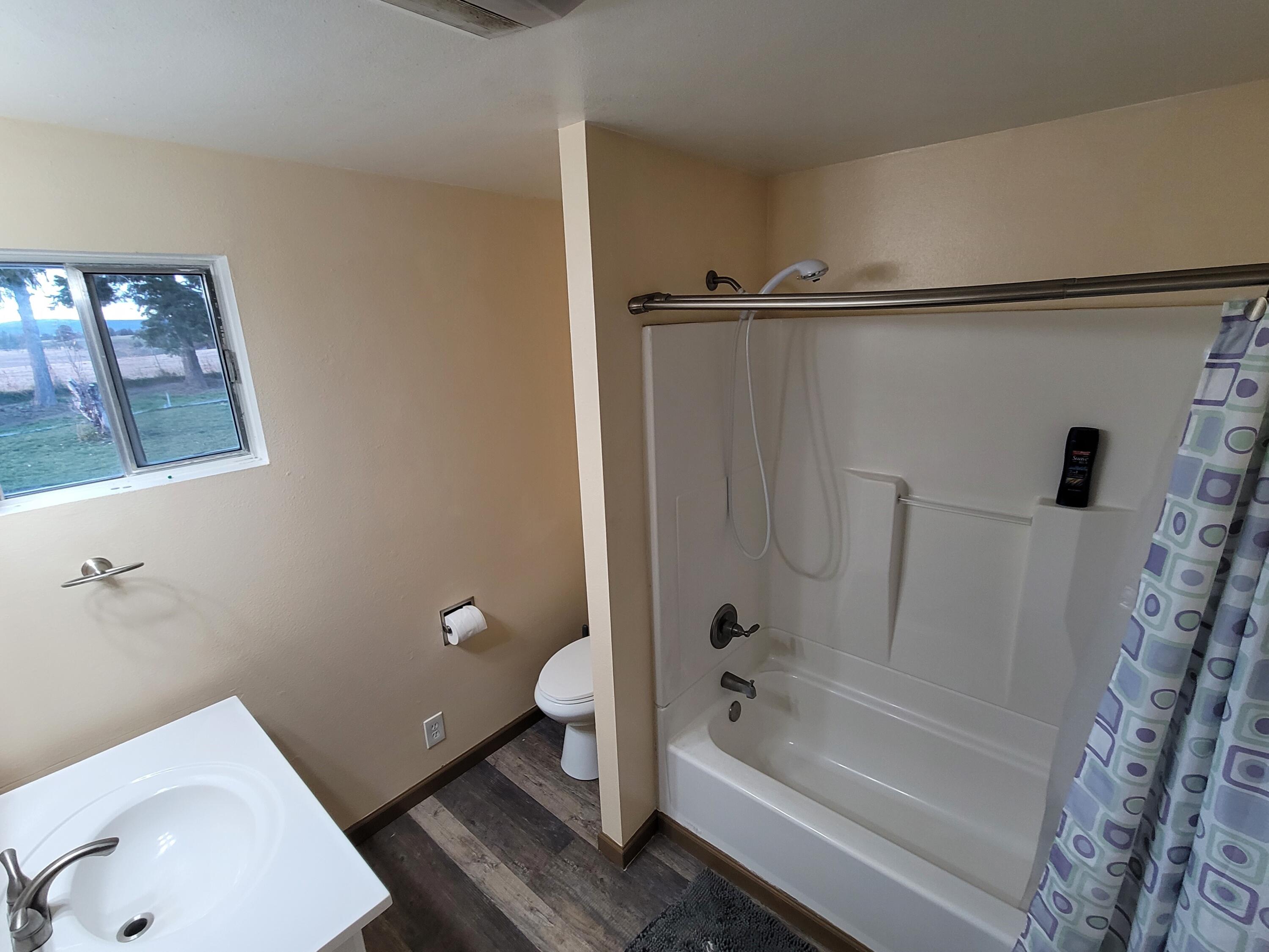 803 Apollo Road Prineville, OR 97754 - Photo 10 of 19 803 NW Apollo shower
