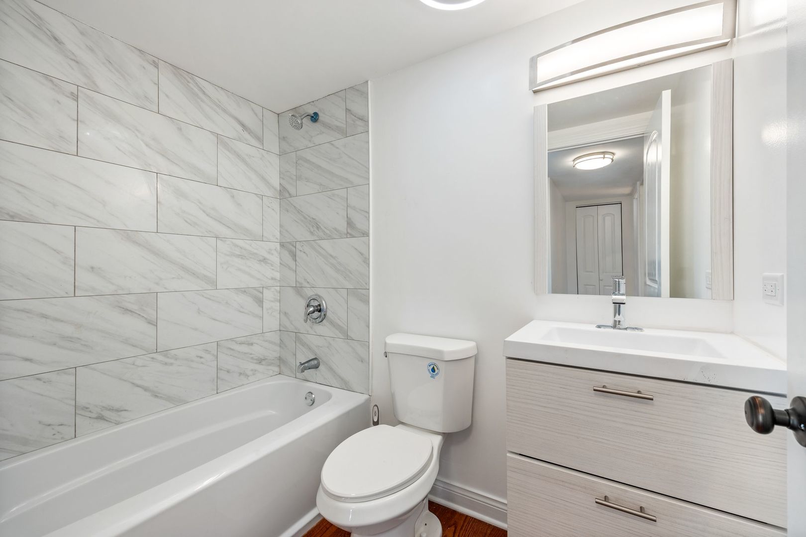 6332 Pershing Road, Unit 3C Berwyn, IL 60402 - Photo 16 of 16 a bathroom with a toilet a sink and bathtub