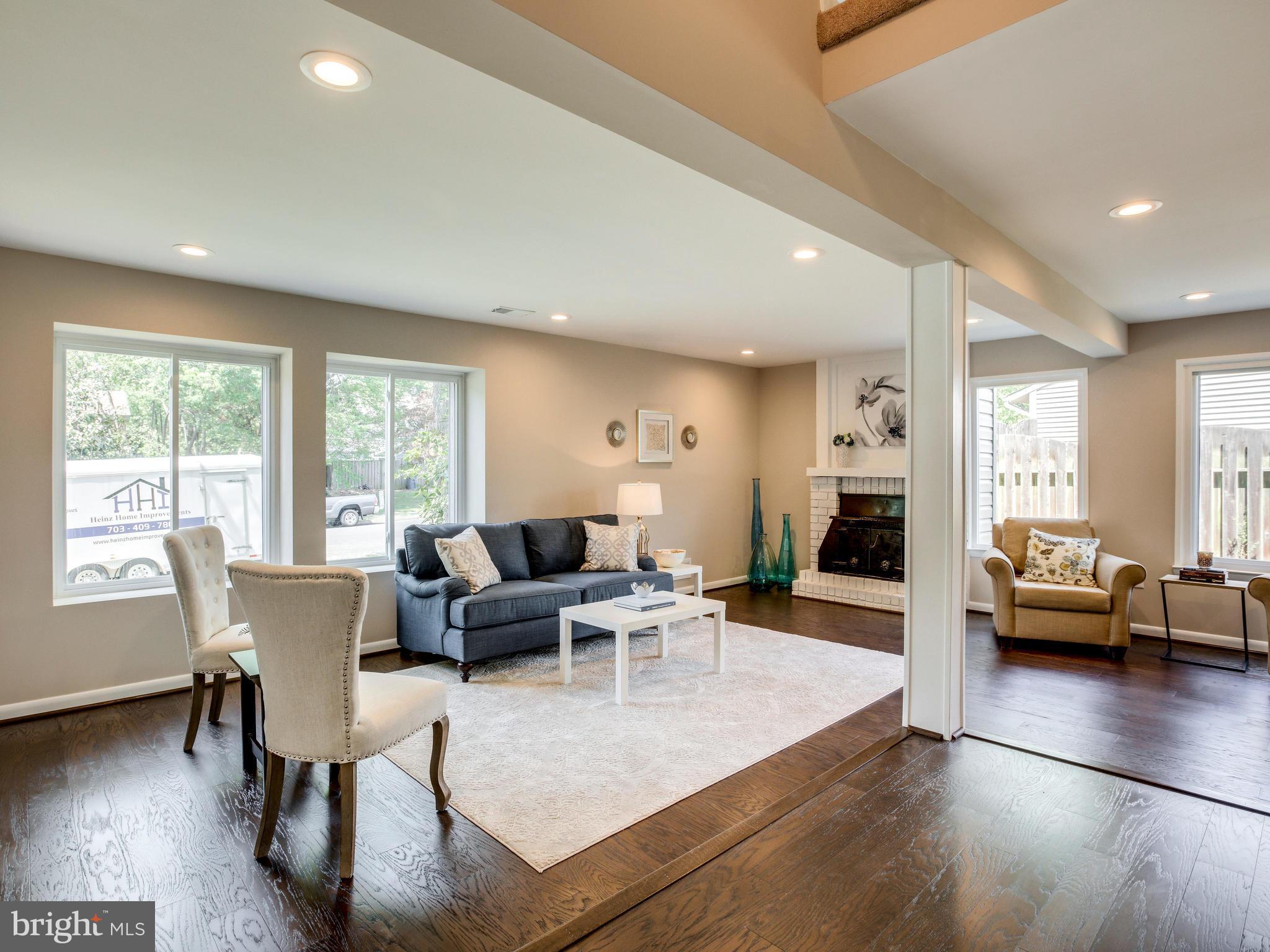 4509 Flintstone Road Alexandria, VA 22306 - Photo 3 of 20 Living Room