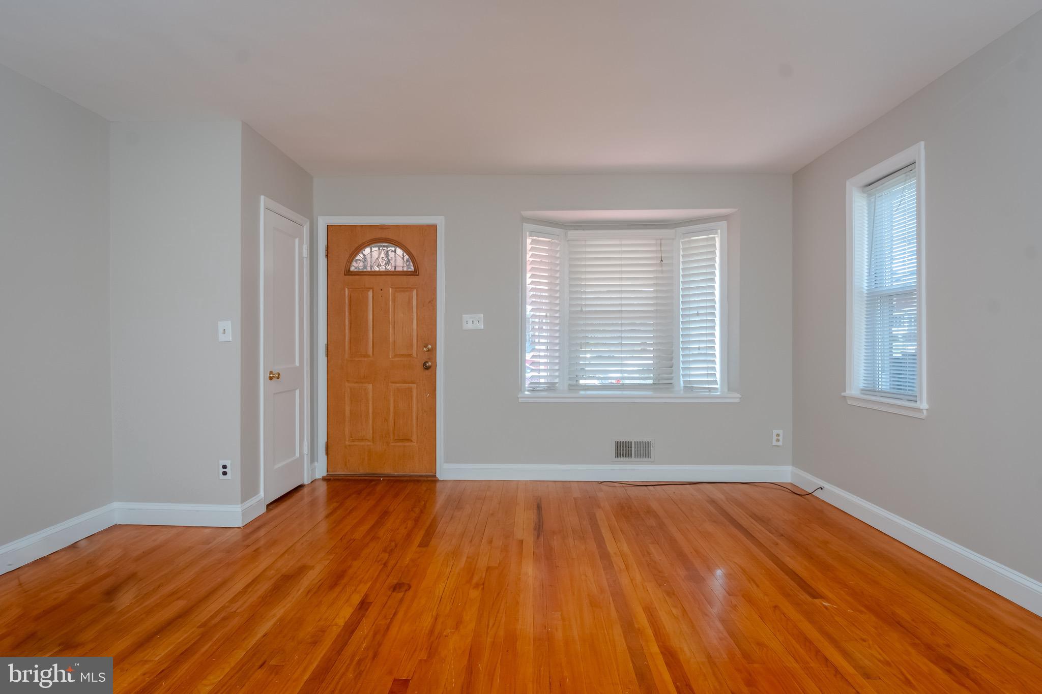 648 Middlesex Road Essex, MD 21221 - Photo 3 of 37