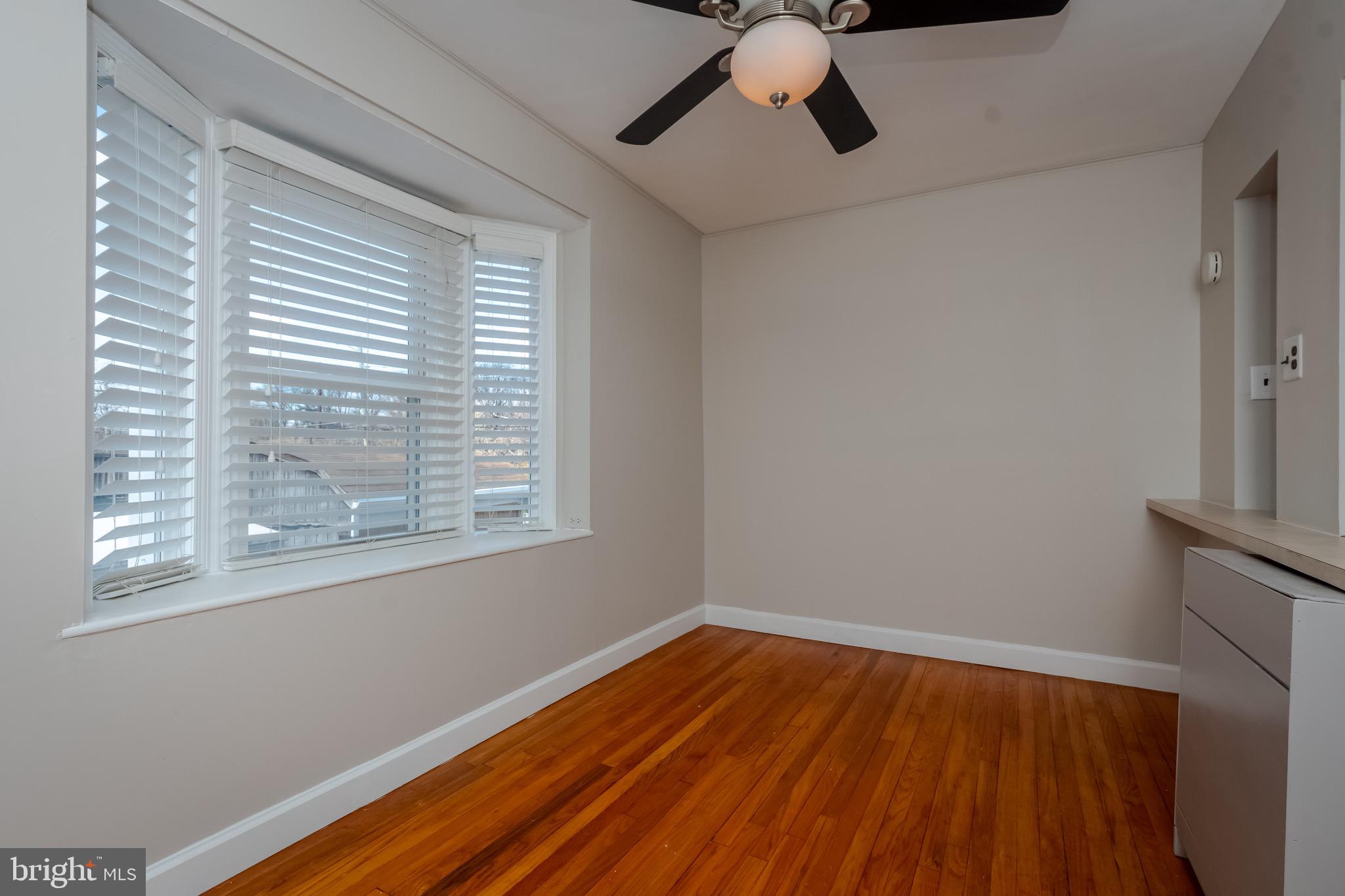 648 Middlesex Road Essex, MD 21221 - Photo 5 of 37