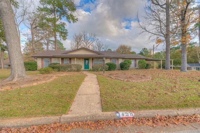 $333,500 | 458 East Lake Drive, Livingston, TX 77351