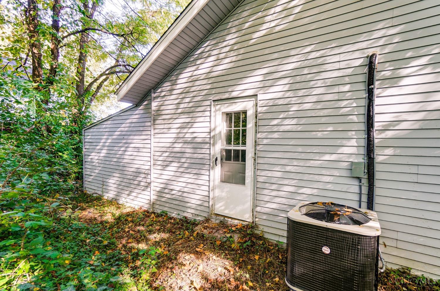 347 Lower River Road Cleves, OH 45002 - Photo 7 of 34 Gallery Image 7