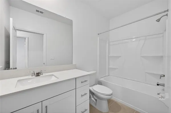 $2,199 | 3346 Lapis Lk Drive, Zephyrhills, FL 33541