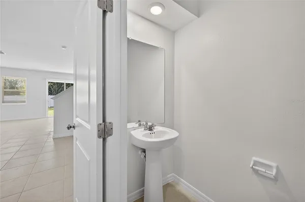 $2,199 | 3346 Lapis Lk Drive, Zephyrhills, FL 33541