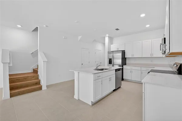 $2,199 | 3346 Lapis Lk Drive, Zephyrhills, FL 33541