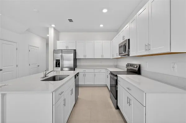 $2,199 | 3346 Lapis Lk Drive, Zephyrhills, FL 33541