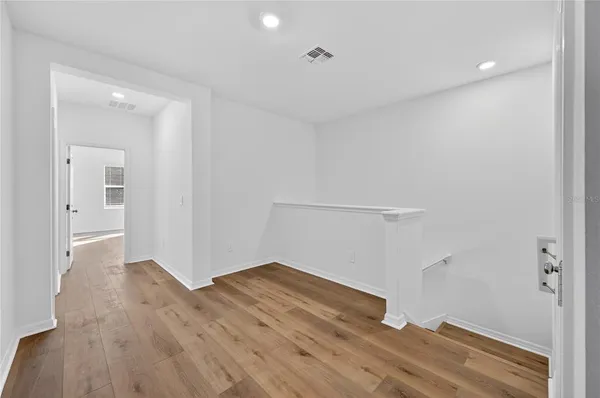 $2,199 | 3346 Lapis Lk Drive, Zephyrhills, FL 33541