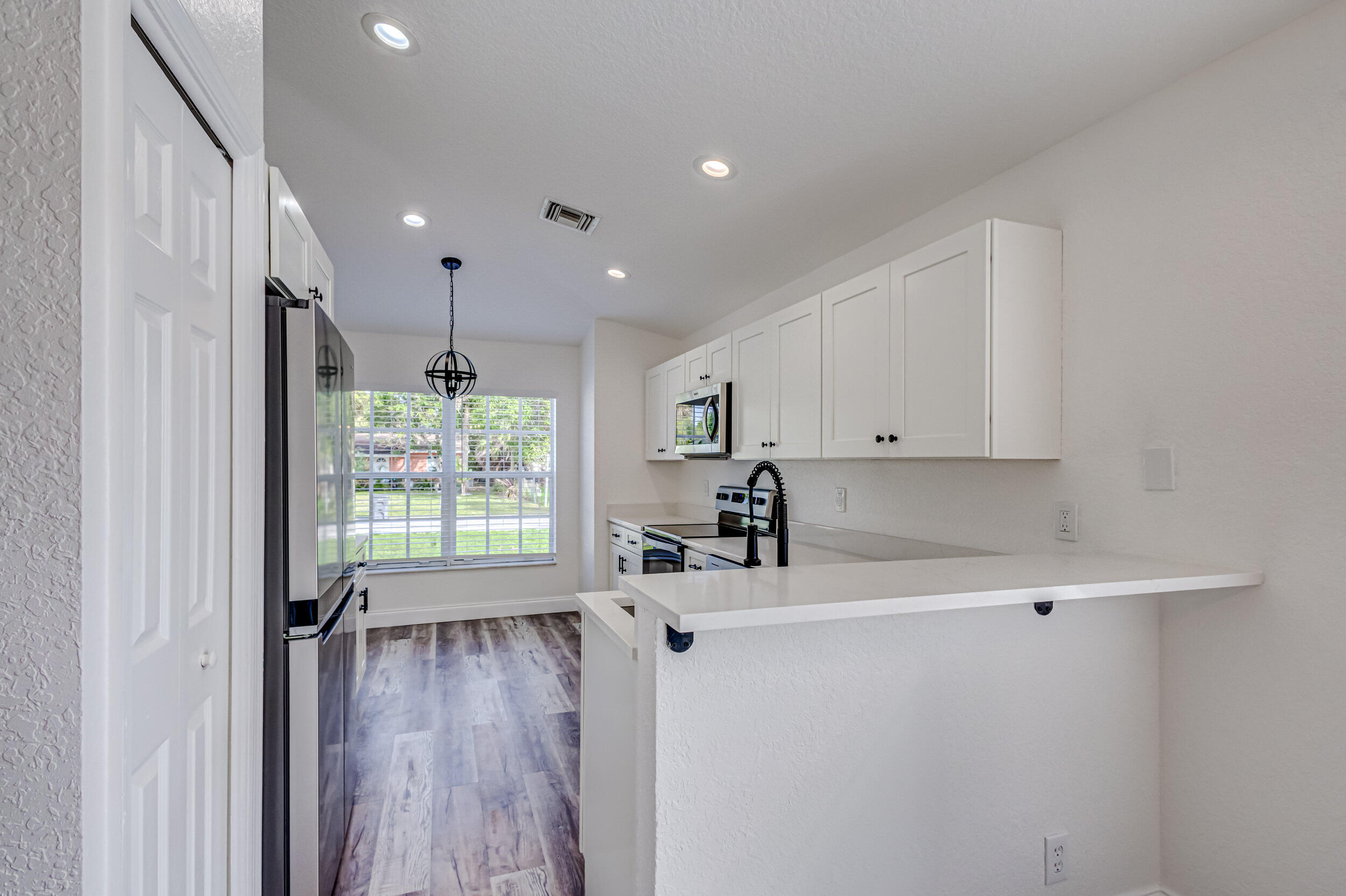 6816 3rd Street Jupiter, FL 33458 - Photo 10 of 68 10_5d1a3774js