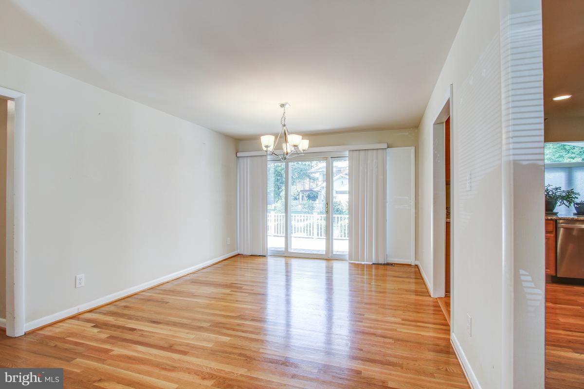 1700 Beaver Circle Reston, VA 20190 - Photo 18 of 30 Dining Room