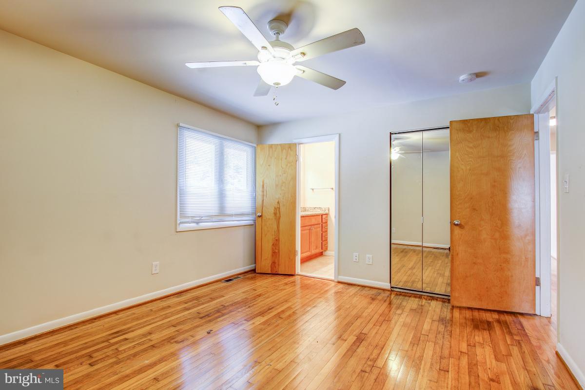 1700 Beaver Circle Reston, VA 20190 - Photo 20 of 30 Bath (Master)