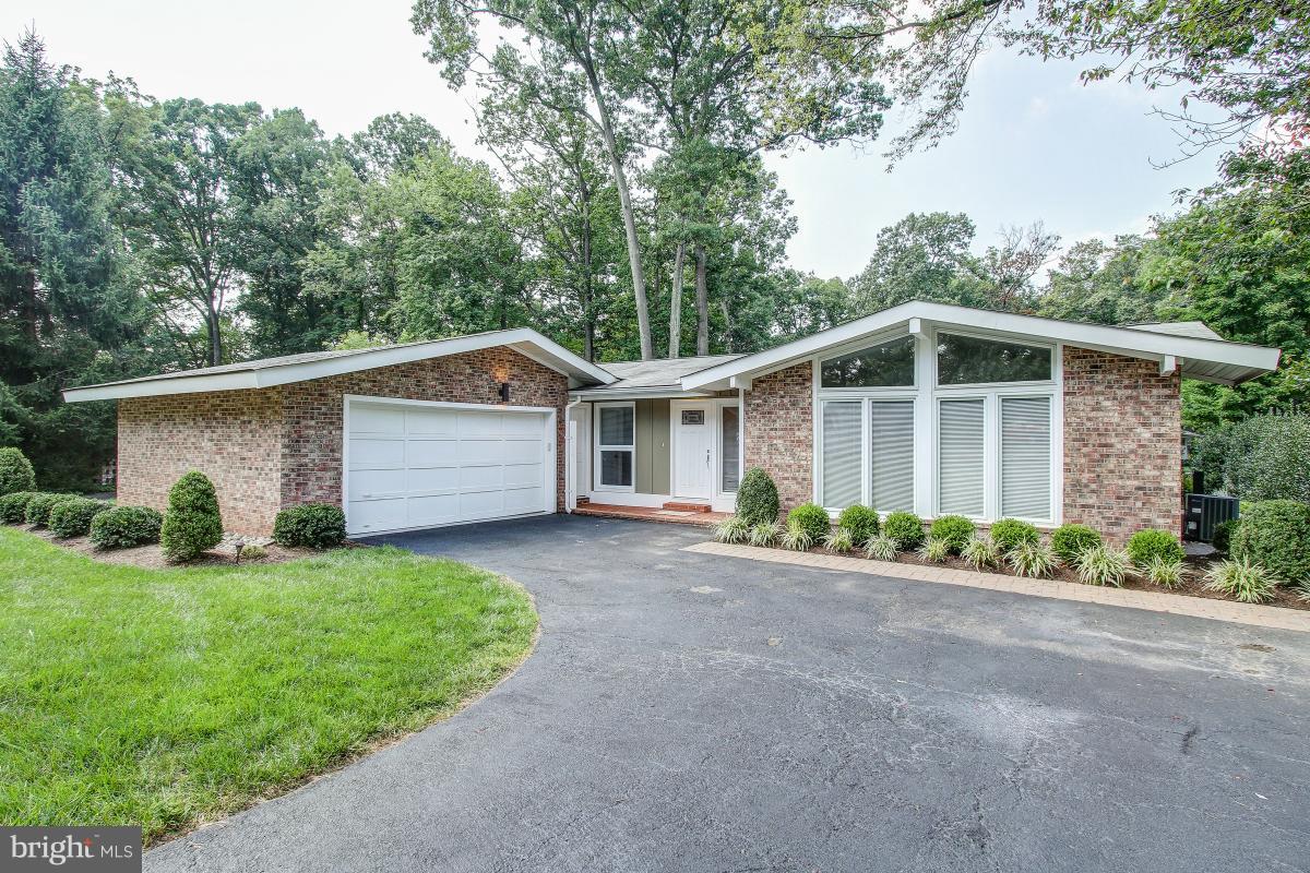 1700 Beaver Circle Reston, VA 20190 - Photo 2 of 30 Exterior (Front)