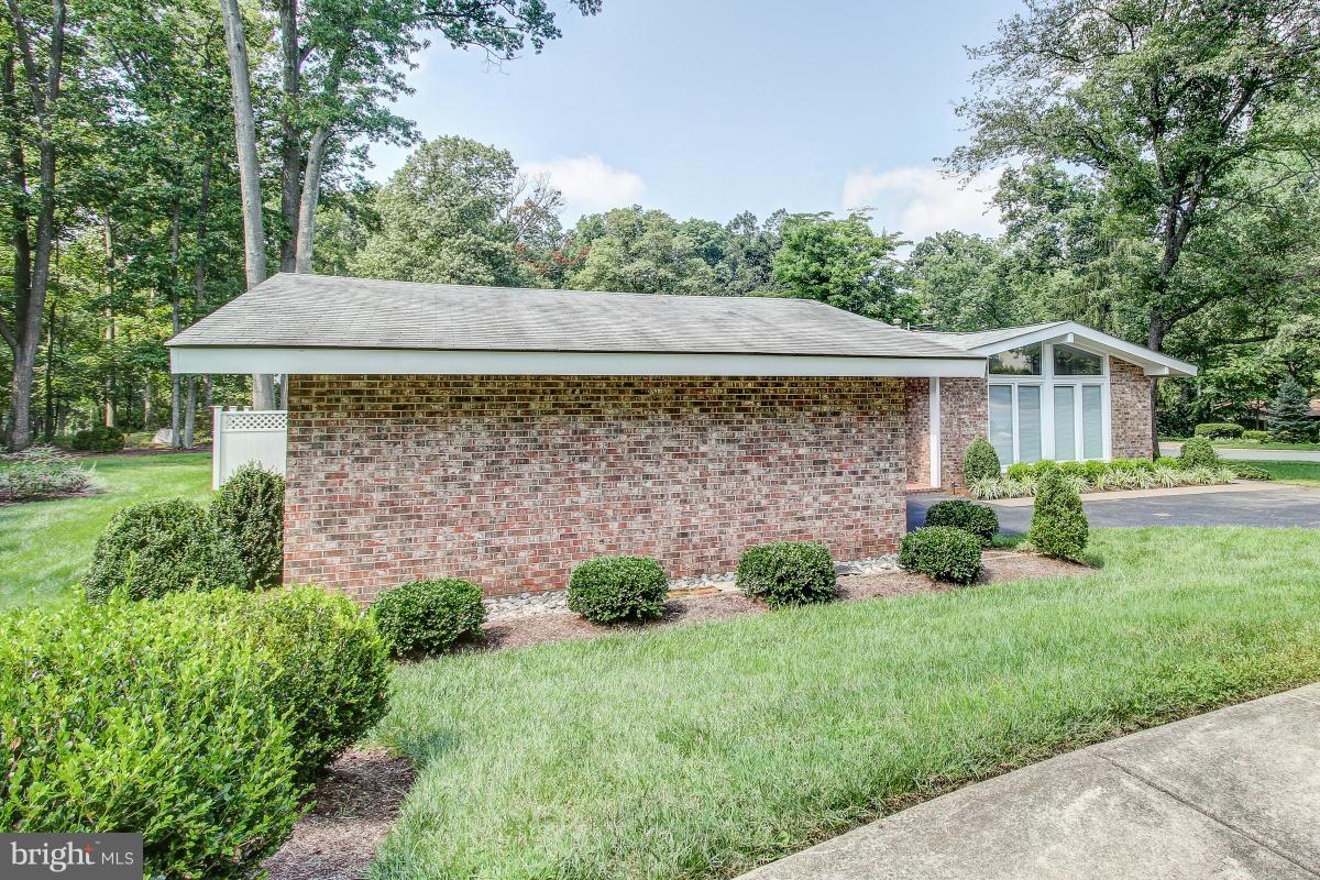 1700 Beaver Circle Reston, VA 20190 - Photo 25 of 30 Exterior (General)