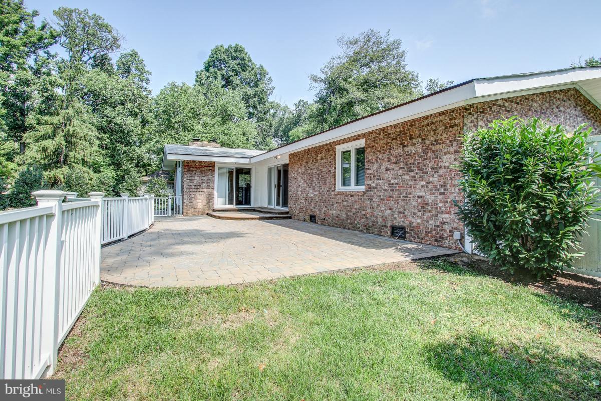 1700 Beaver Circle Reston, VA 20190 - Photo 27 of 30 Exterior (General)