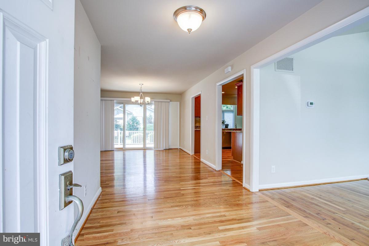 1700 Beaver Circle Reston, VA 20190 - Photo 3 of 30 Interior (General)