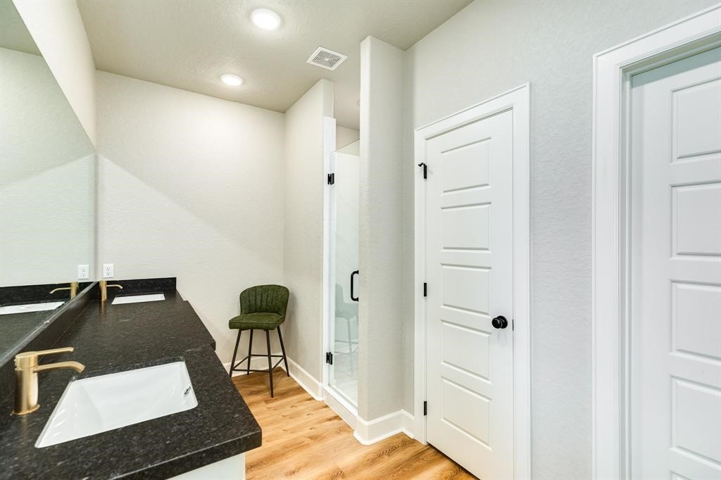 628 Greystone Lane Angleton, TX 77515 - Photo 23 of 33 a view of a livingroom with furniture