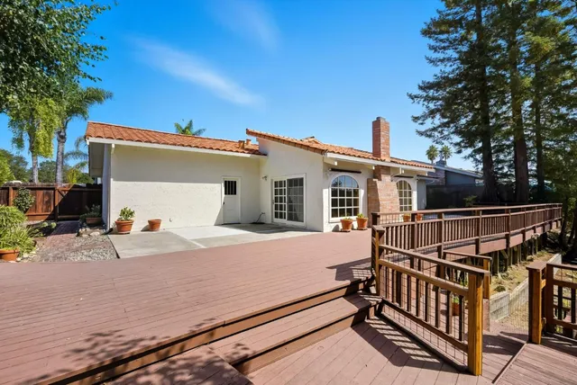 a view of a house with backyard and sitting area