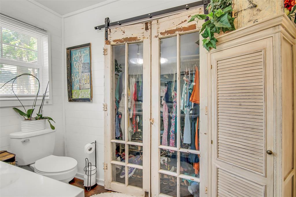 182 Douglas Street Van Alstyne, TX 75495 - Photo 6 of 23 a bathroom with a toilet shower vanity and a sink