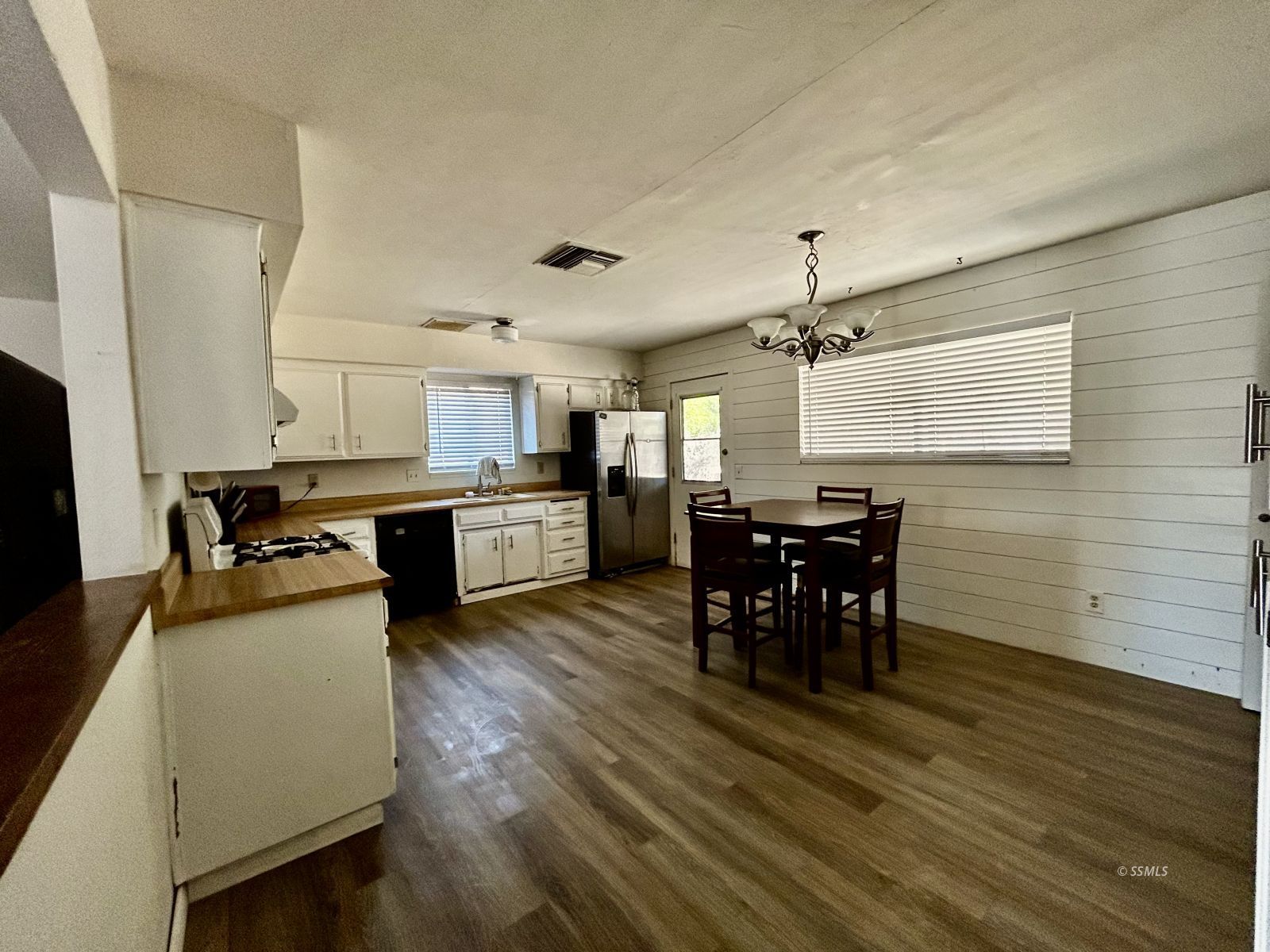 428 South Fountain Street Ridgecrest, CA 93555 - Photo 4 of 21