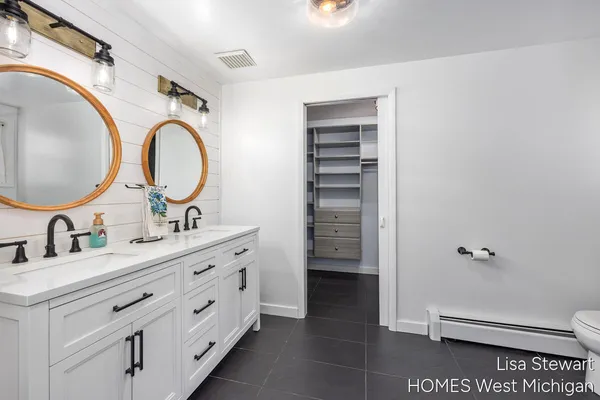 $385,000 | 4011 Buttrick Avenue Southeast, Ada, MI 49301