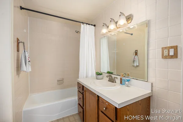 $385,000 | 4011 Buttrick Avenue Southeast, Ada, MI 49301