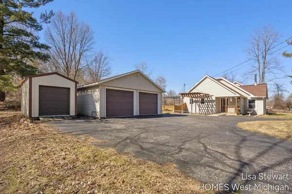$385,000 | 4011 Buttrick Avenue Southeast, Ada, MI 49301