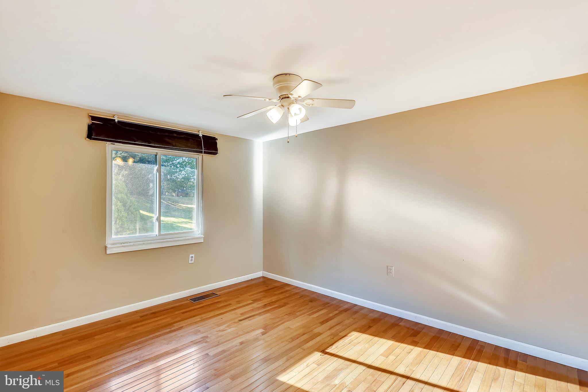 9452 Horizon Run Road, Unit 14 Gaithersburg, MD 20886 - Photo 11 of 32 Upper Level-Bedroom # 2