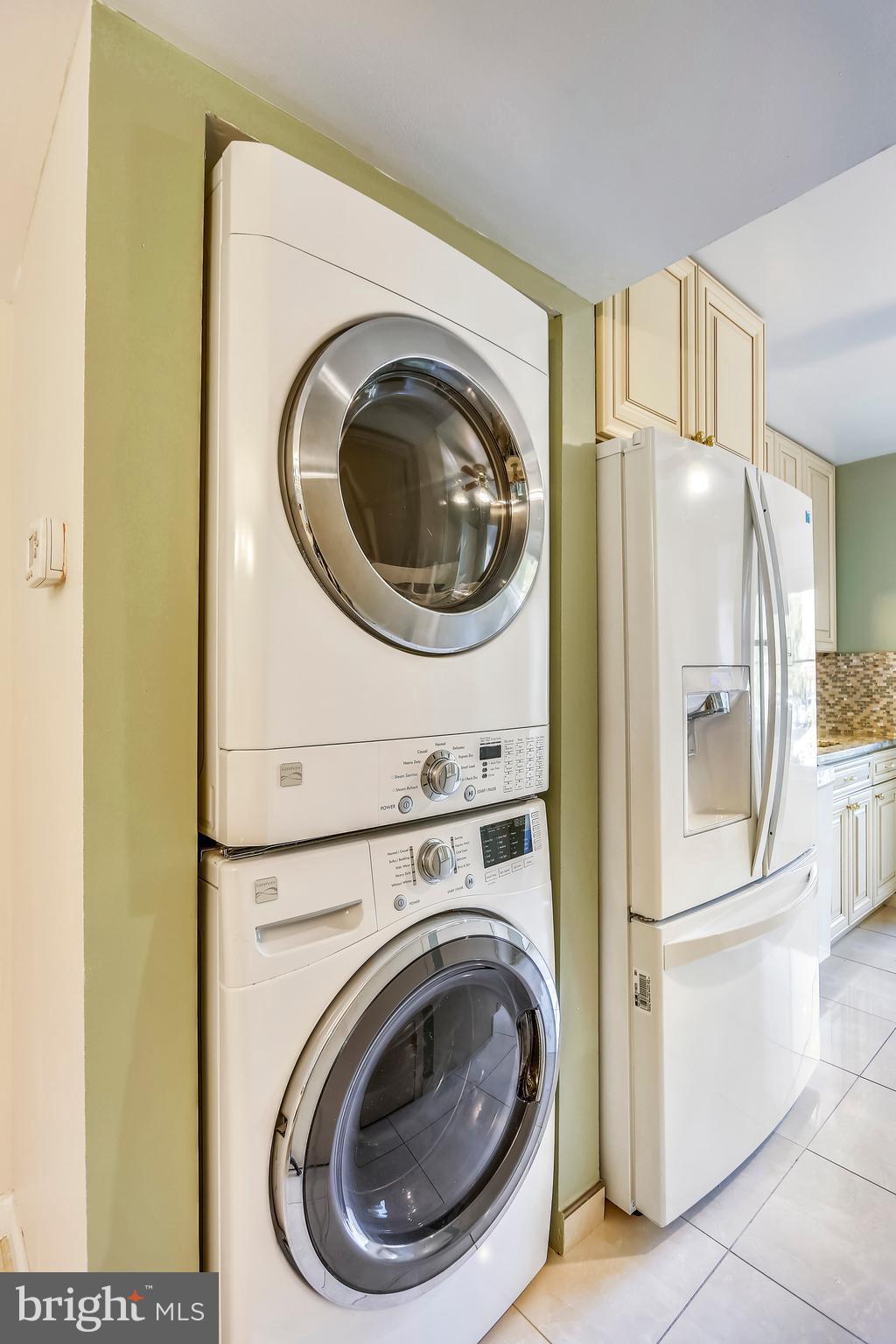 9452 Horizon Run Road, Unit 14 Gaithersburg, MD 20886 - Photo 14 of 32 Main Level-Laundry with Newer Washer/Dryer