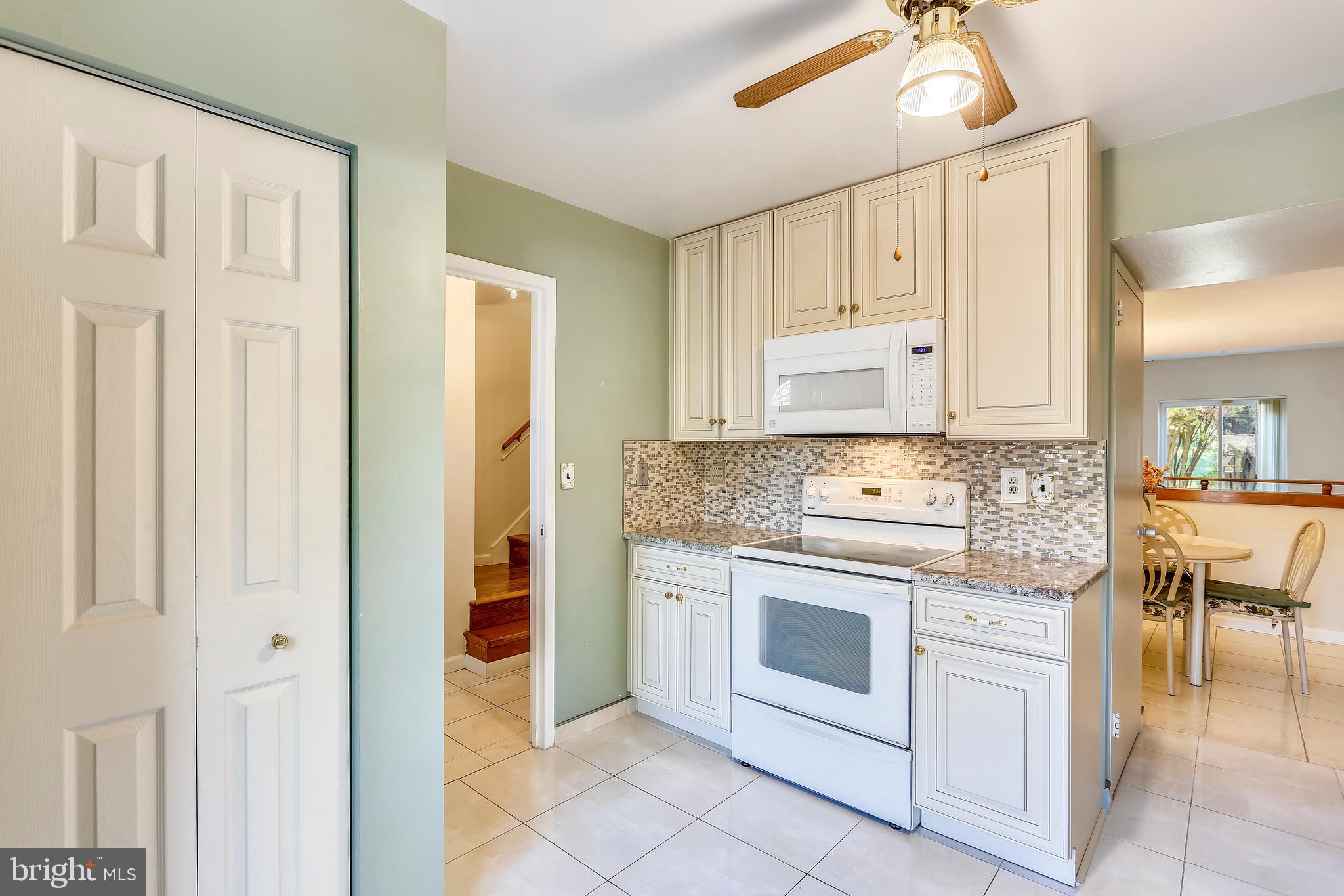 9452 Horizon Run Road, Unit 14 Gaithersburg, MD 20886 - Photo 3 of 32 Kitchen