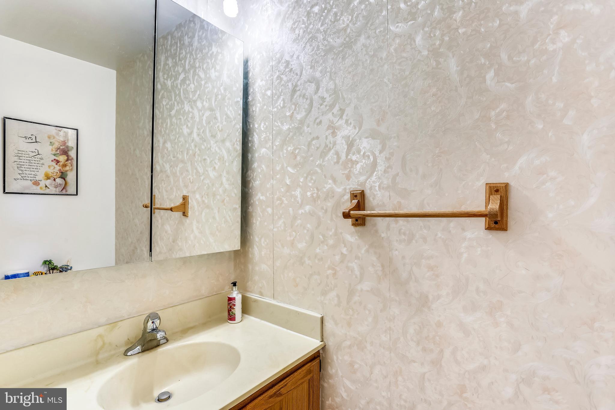 9452 Horizon Run Road, Unit 14 Gaithersburg, MD 20886 - Photo 8 of 32 Main Level-Powder Room
