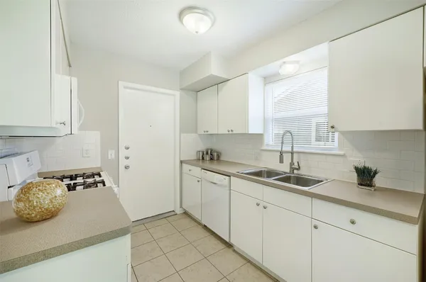 $1,995 | 8527 Maine Drive, Austin, TX 78758