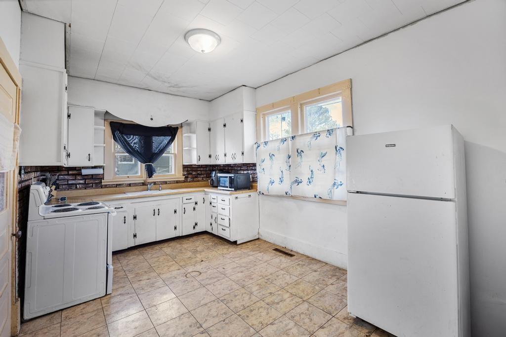 910 South Judson Street Fort Scott, KS 66701 - Photo 11 of 26