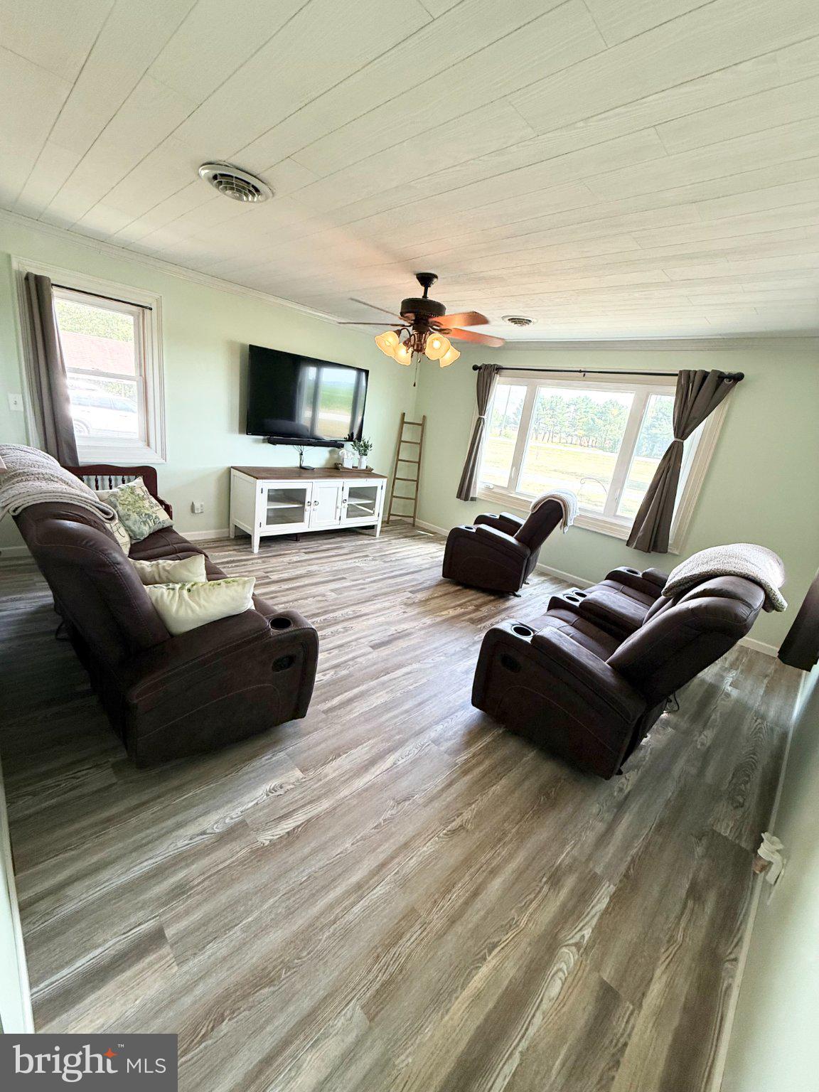 504 Sunset Boulevard Ridgely, MD 21660 - Photo 23 of 29 Living Room