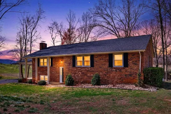 $400,000 | 933 Ladd Road, Waynesboro, VA 22980