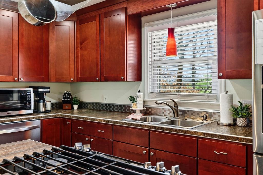 933 Ladd Road Waynesboro, VA 22980 - Photo 13 of 64