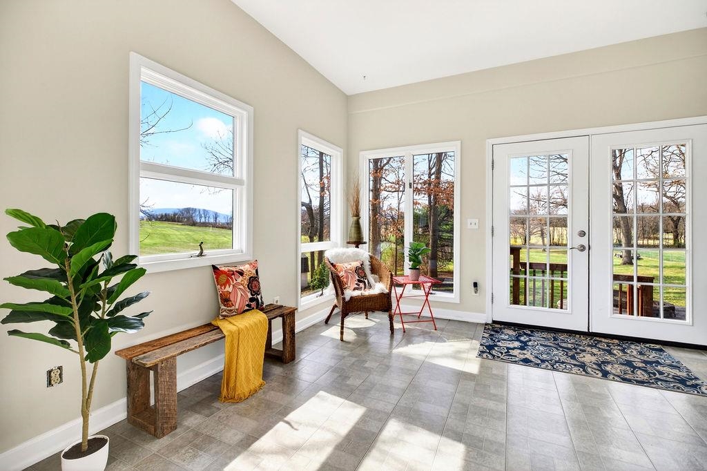 933 Ladd Road Waynesboro, VA 22980 - Photo 5 of 64