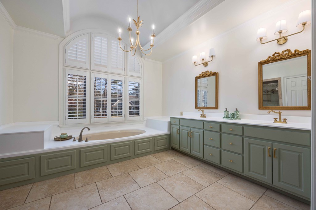 6916 Gaines Ridge Road Columbus, GA 31904 - Photo 24 of 56 Primary Ensuite Bathroom