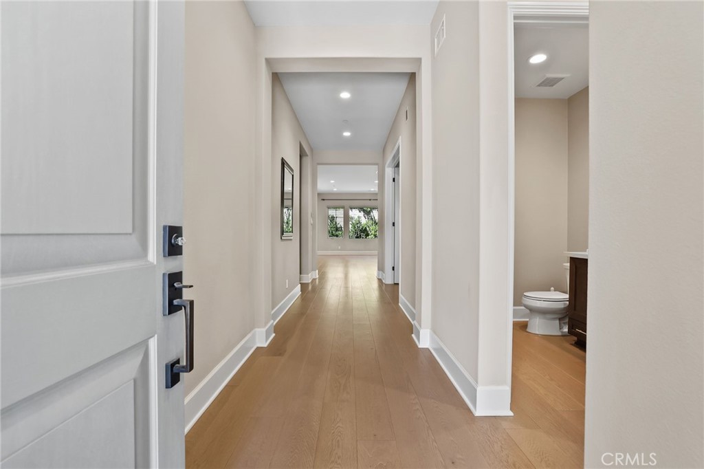 77 Rockinghorse Irvine, CA 92602 - Photo 4 of 57